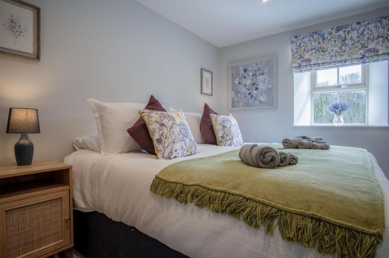 Kiln Park Farmhouse - 4 Bedroom Cottage - นาร์เบิร์ธ ภายนอก รูปภาพ