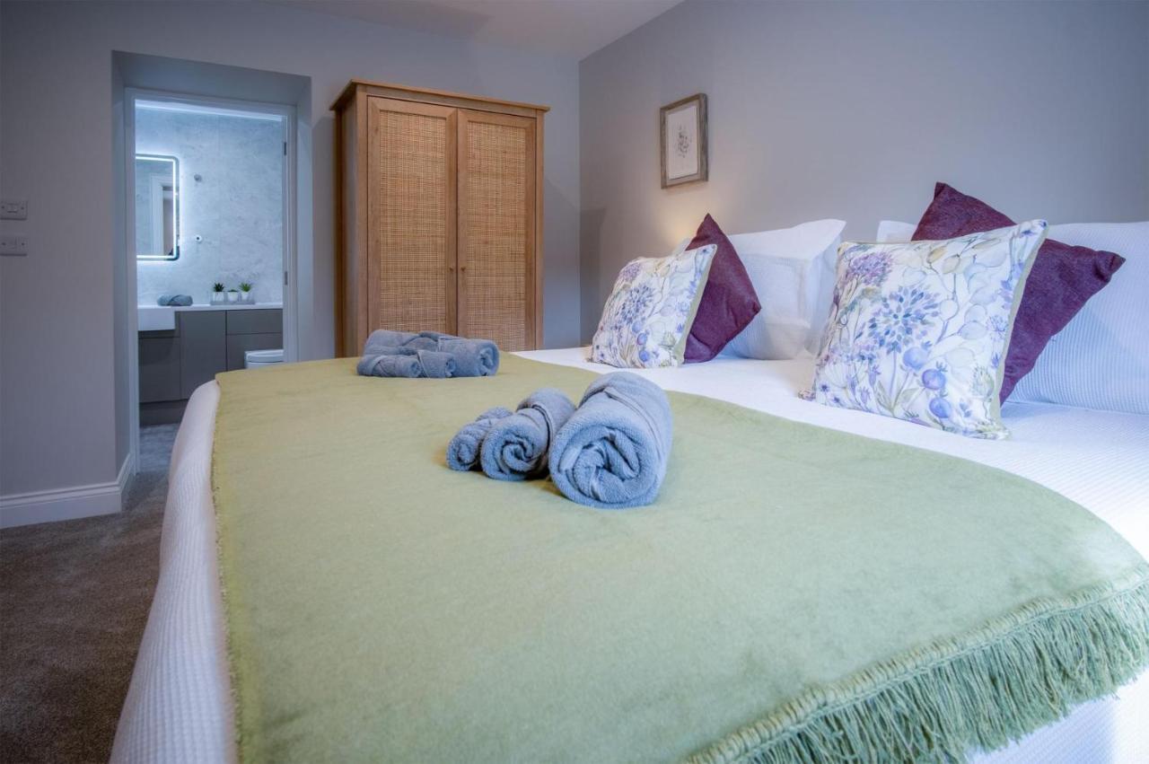 Kiln Park Farmhouse - 4 Bedroom Cottage - นาร์เบิร์ธ ภายนอก รูปภาพ